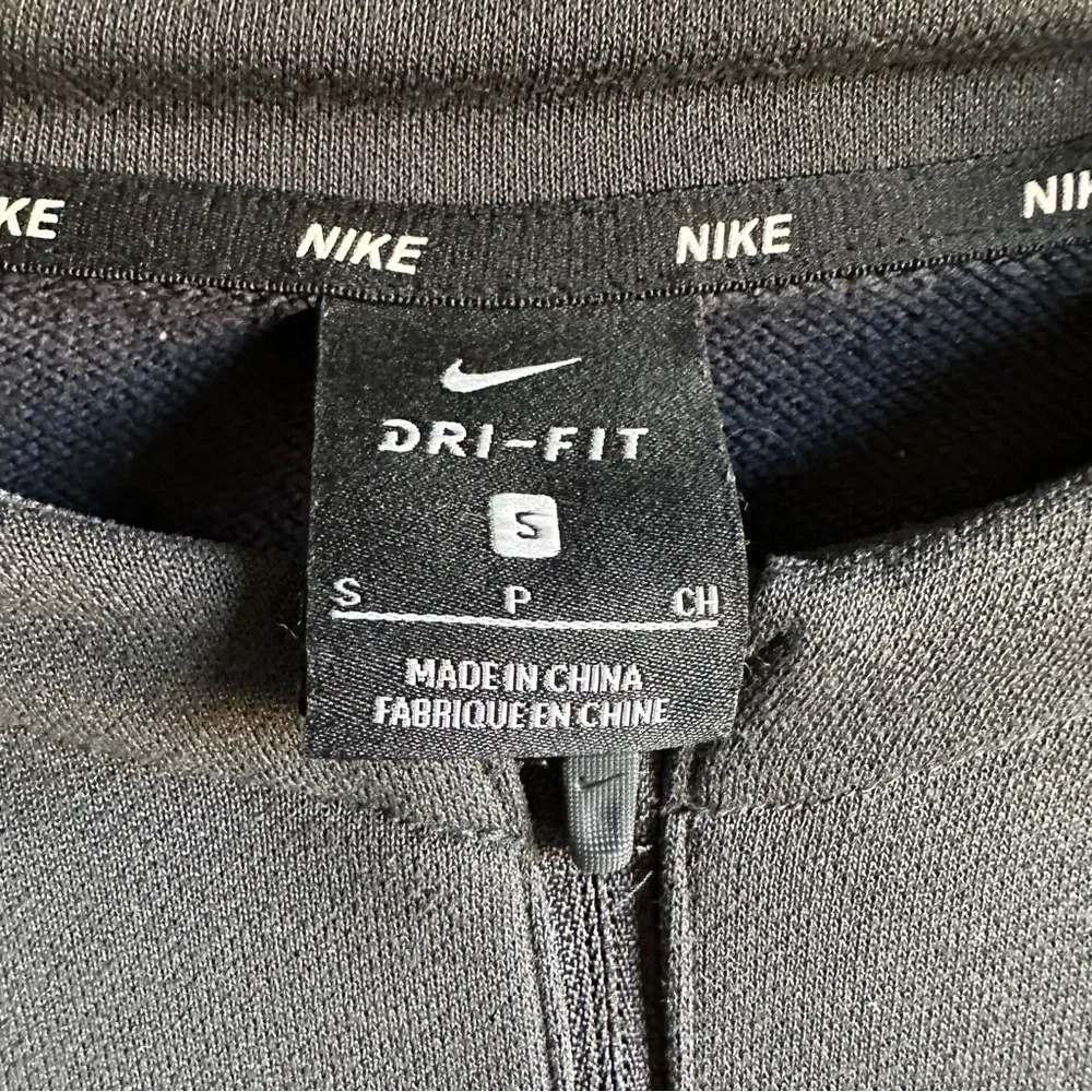 Nike Boys‎ Grey Pullover 1/2 Zip Sweatshirt with Pocket No Hood Size S